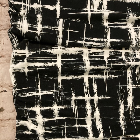 NWT VFshow black/white geometric print, pencil ruched detail midi skirt, size S - Picture 5 of 11